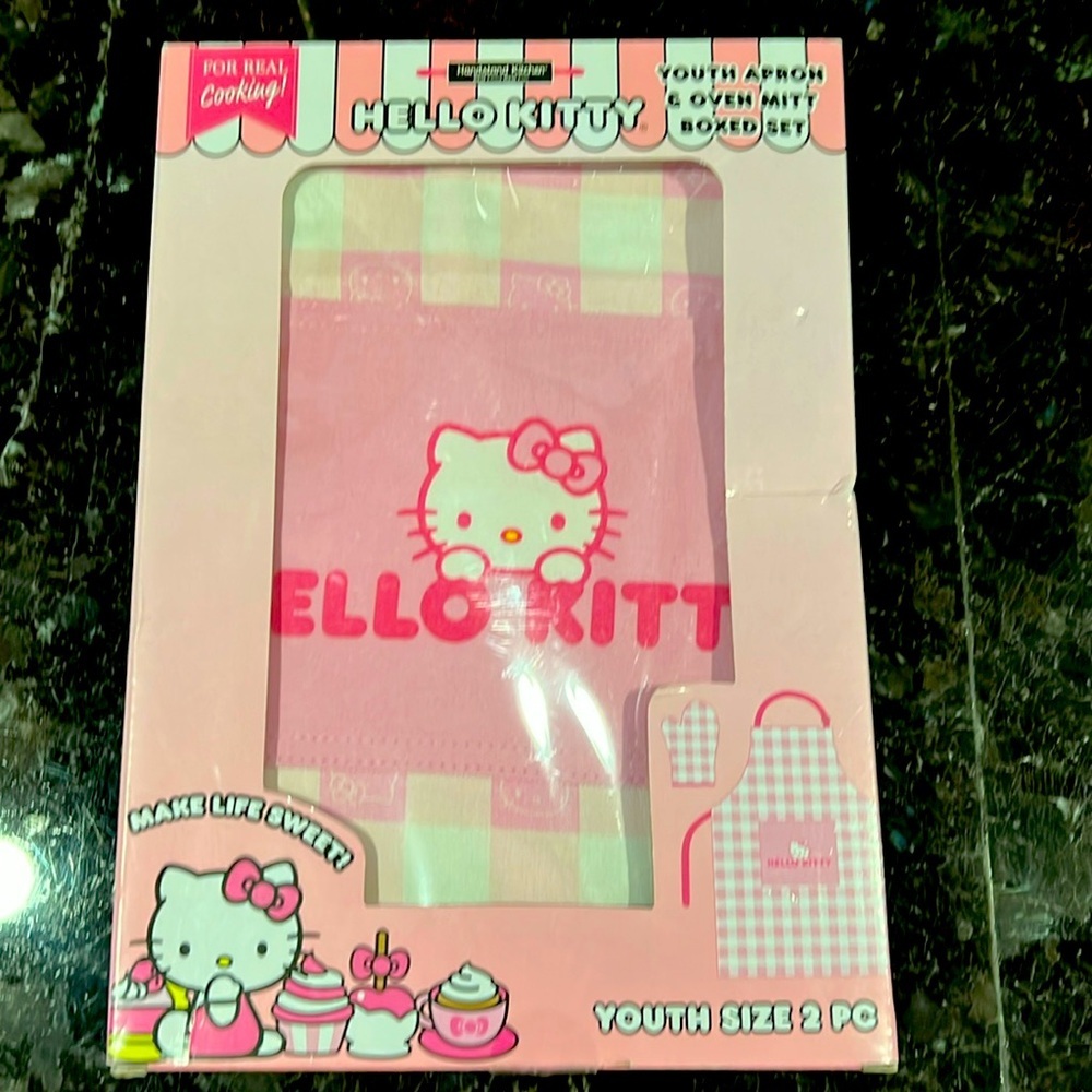 HELLO KITTY Youth Apron & Oven Mitt Boxed Set - new in box never opened